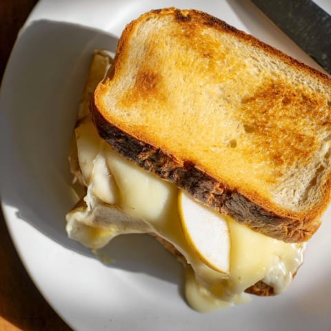 Smoked Gouda & Apple Grilled Cheese
